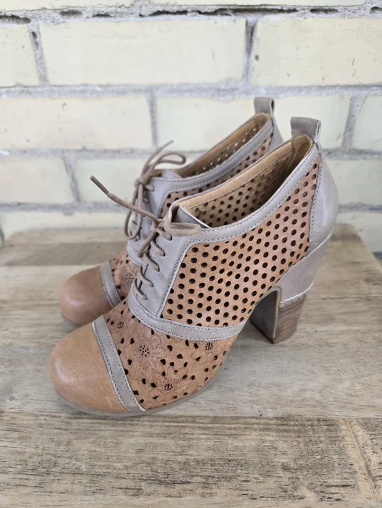 Gold Button Heels - Picture 11 of 11